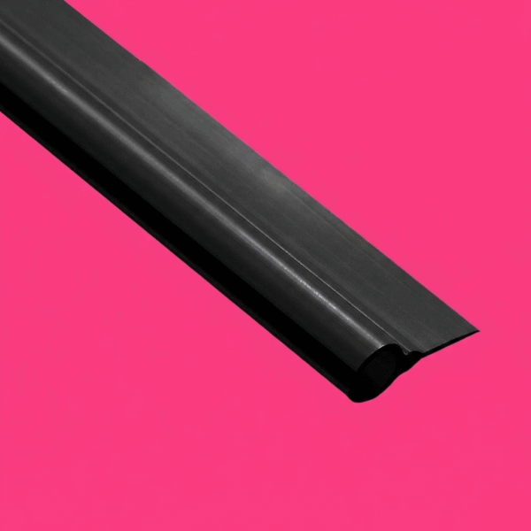 135 ° Plastic Rail Extrusion Black 8'